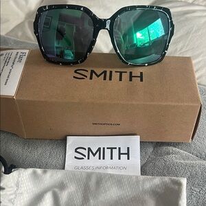 SMITH FLARE Sunglasses 
Black MARBLED Frame with CHROMAPOP violet lenses